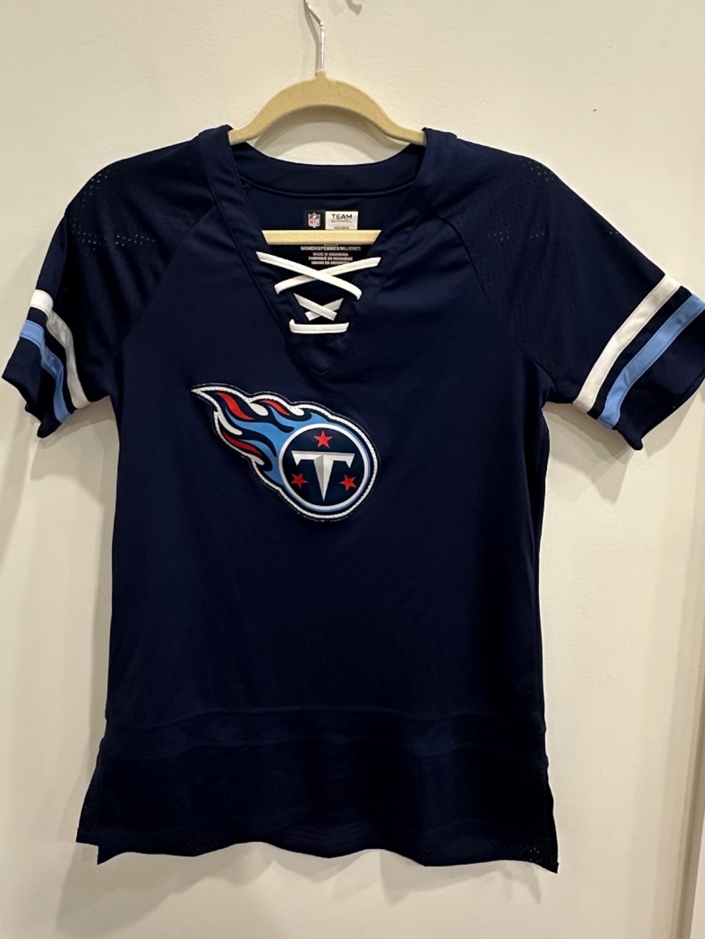 Titans women’s jersey shirt size Medium